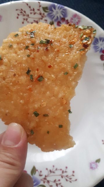 [Mã 77FMCGSALE1 giảm 10% đơn 250K] (3 cái to tròn 100gr )Cơm cháy chiên mắm hành cực ngon 100gr | BigBuy360 - bigbuy360.vn