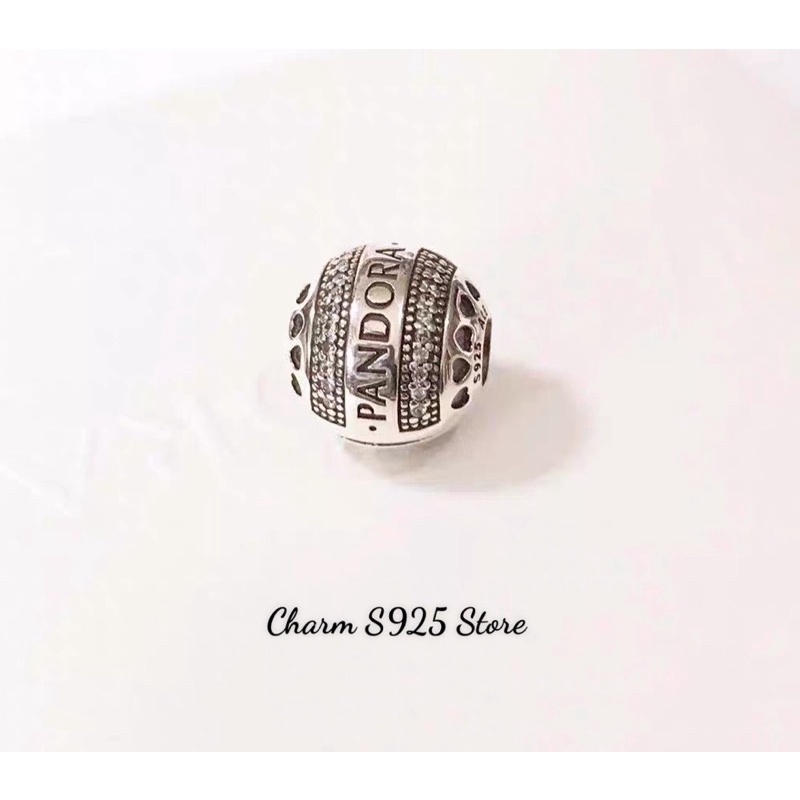 charm pan khoá chặn hình tròn hoạ tiết logo đính viền đá bạc s925