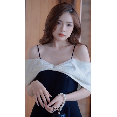 Gemma Dress váy trễ vai trắng thân đen mặc có dây áo siêu xinh- Hàng chất lượng cao