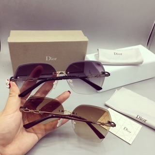 Mắt kính Dior bắt ốc