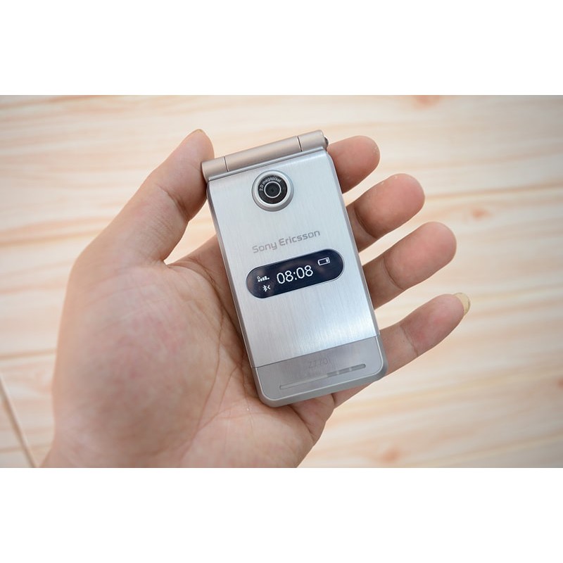 ĐIỆN THOẠI NẮP GẬP SONY ERICSSON Z770i THỜI TRANG