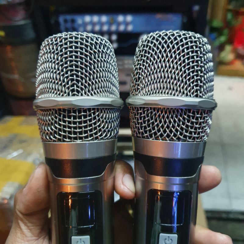 Micro UGX 8 Kim Loại Có Sẵn Chống Lăn Mic UGX Shure Hát Hay Tiếng Sáng Ấm - Micro Kim Loại Sóng UHF Set Tần Số