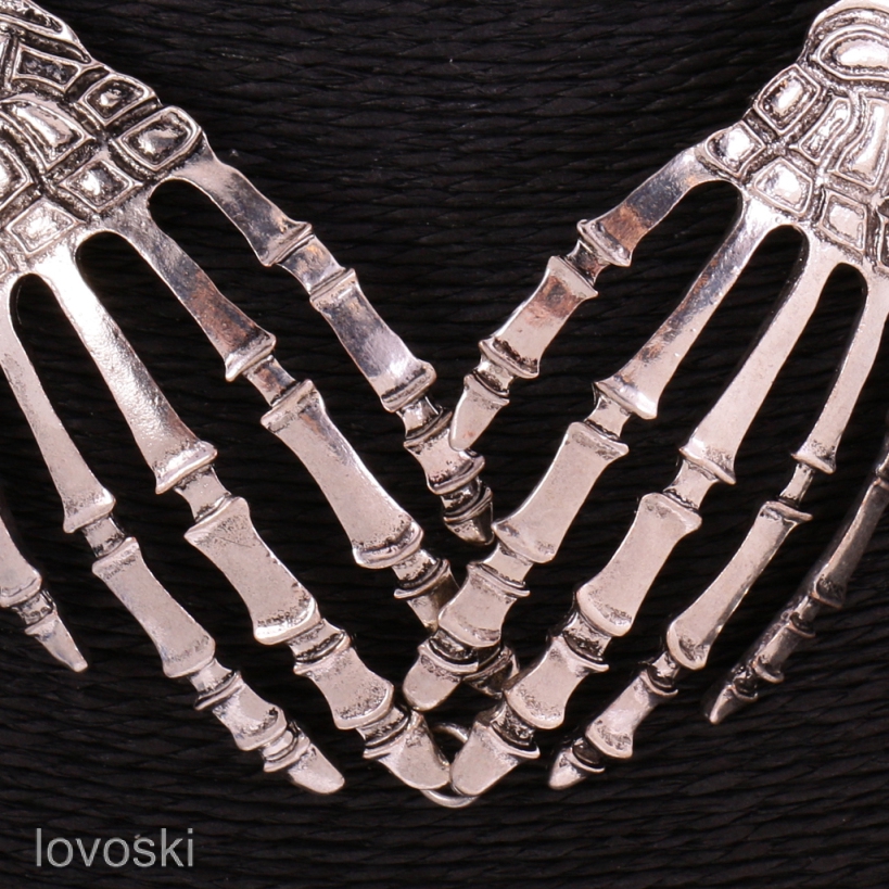 Dây chuyền choker hình xương bàn tay phong cách gothic