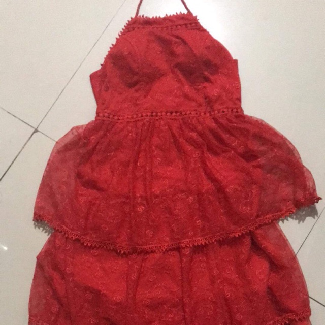 Đầm 3 tầng cổ yếm