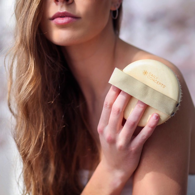 Bàn chải tắm Daily Concepts - Daily Detox Massage Brush