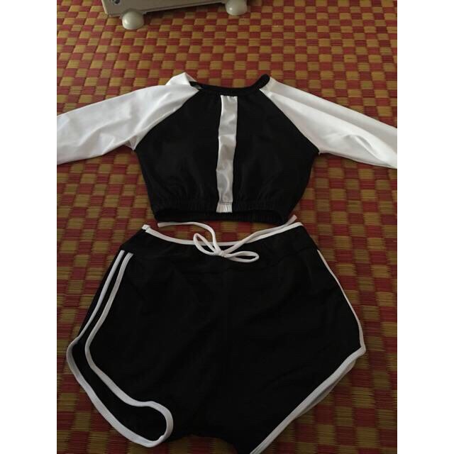 ĐỒ BƠI NỮ Bikini 2 mảnh đen trắng ông tay lỡ ( Kèm ảnh khách chụp) mới nhất | BigBuy360 - bigbuy360.vn