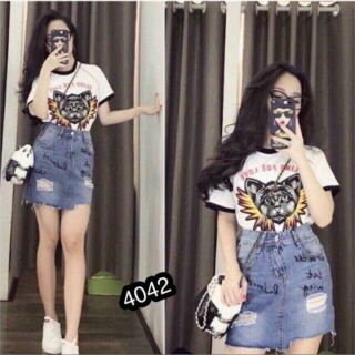 Chân váy jean rách in chữ