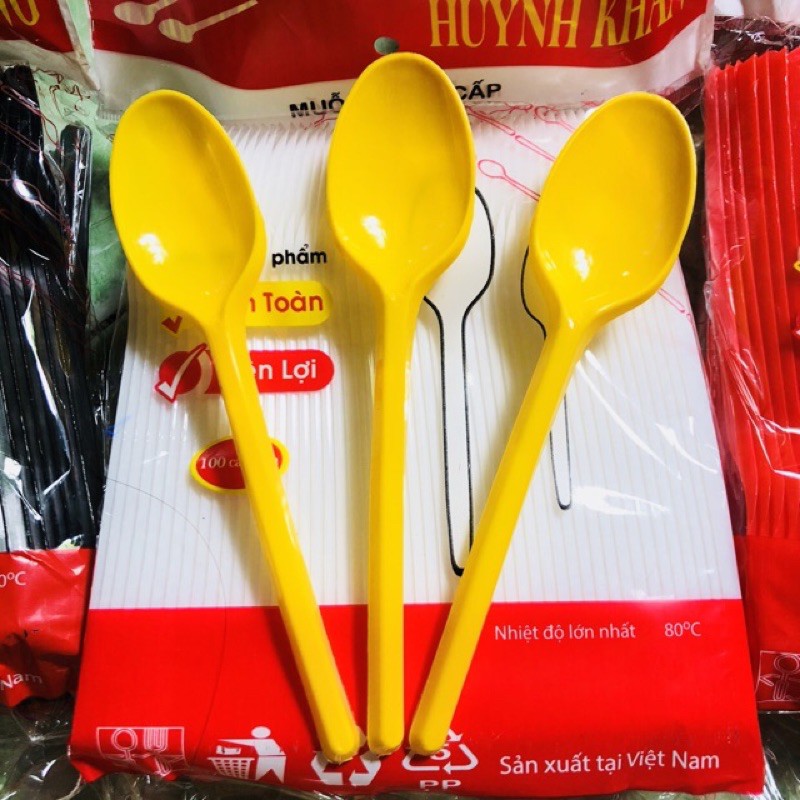 100 Muỗng nhựa cao cấp dài 15 cm . Nhiều màu