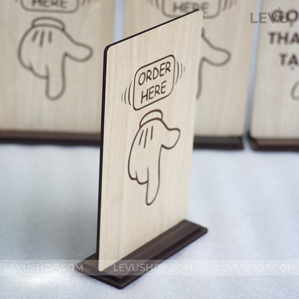 Bảng gỗ để bàn CÓ CHÂN ĐẾ LEVU-BG20 hướng dẫn vị trí đặt món và thanh toán tại quán ăn, nhà hàng, quán cafe trà sữa