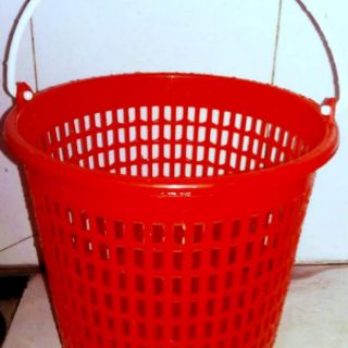 Sọt rác tròn có quai