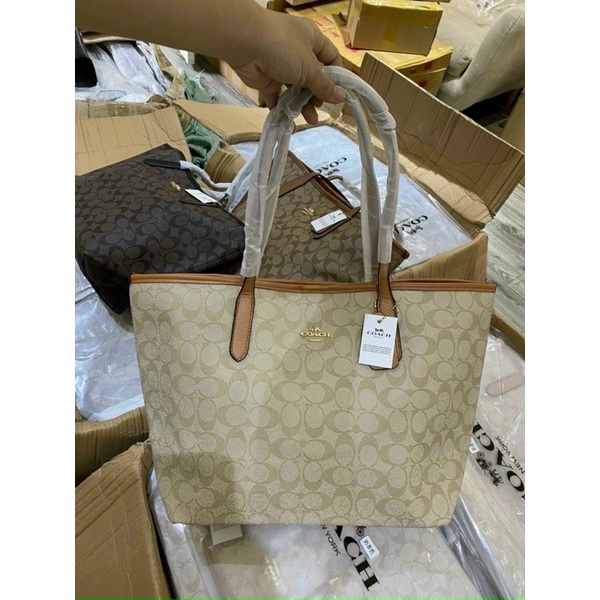 Túi Coach Tote dành cho mẹ bỉm