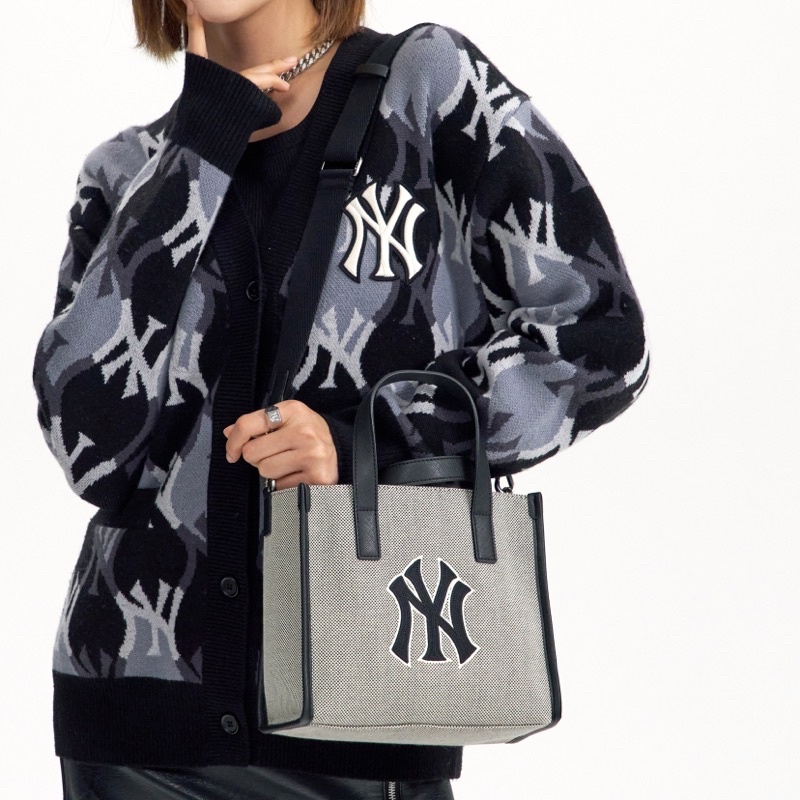 Túi Canvas M.L.B vuông logo NY Đen & Boston Nâu