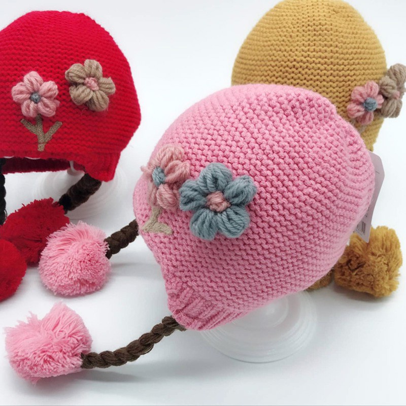 Nón đan len họa tiết hoa có hai quả bông xinh xắn cho bé