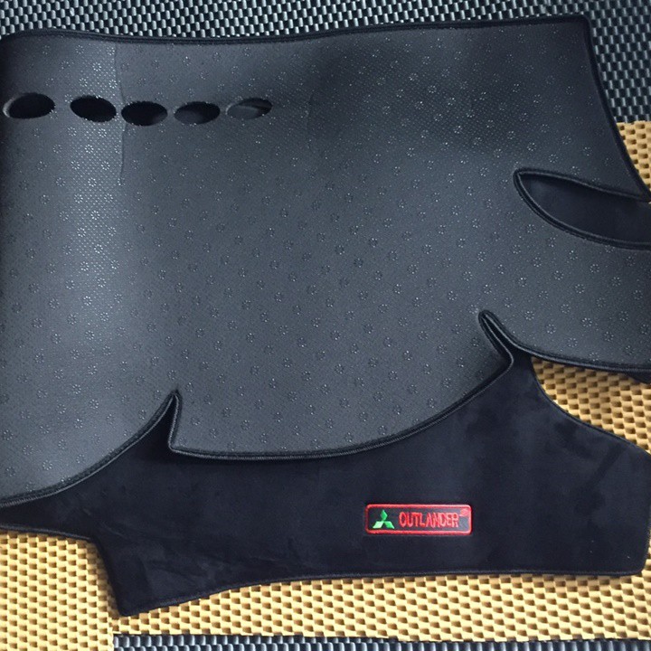 Thảm chống nóng taplo LÔNG CỪU 3 LỚP dùng cho xe MITSU OUTLANDER 2017-2019, đế chống trượt mềm mịn, tơ đẹp, dày dặn