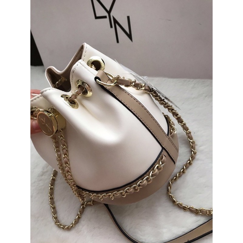 Túi Lyn hobo màu trắng nude