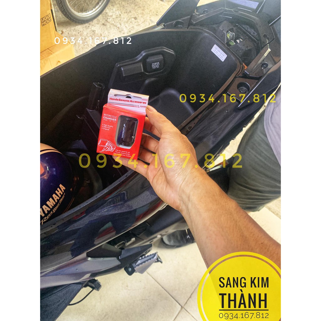 Tẩu Sạc Điện Thoại Xe Air Blade 150 Hàng Honda Chính Hãng