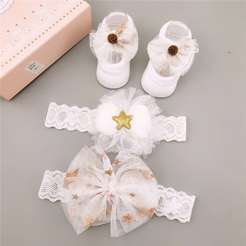 Set 3 Đôi Vớ Cotton Chống Trượt Phối Ren Hoa Cho Bé Gái Sơ Sinh