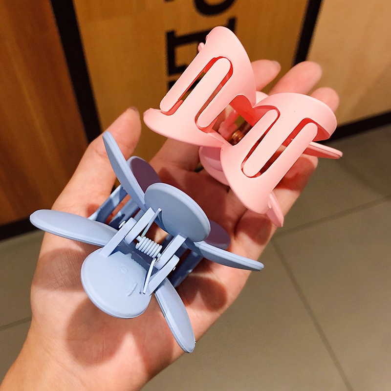 Kẹp Tóc Nhựa Hình Bông Hoa Màu Sắc Ngọt Ngào Dễ Thương
