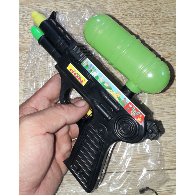 Một cây SúngNước 2 nồng 999 dài 18cm bằng nhựa có bình tiếp nước