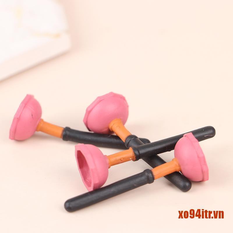 XOITR  4pcs 1:12 Doll House Miniature Wood Toilet Plunger Model Furniture Accessor