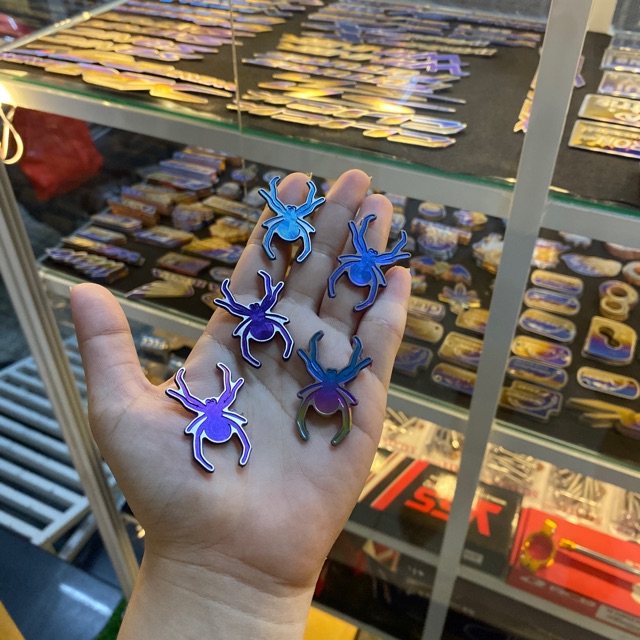 Tem Titan hình con nhện