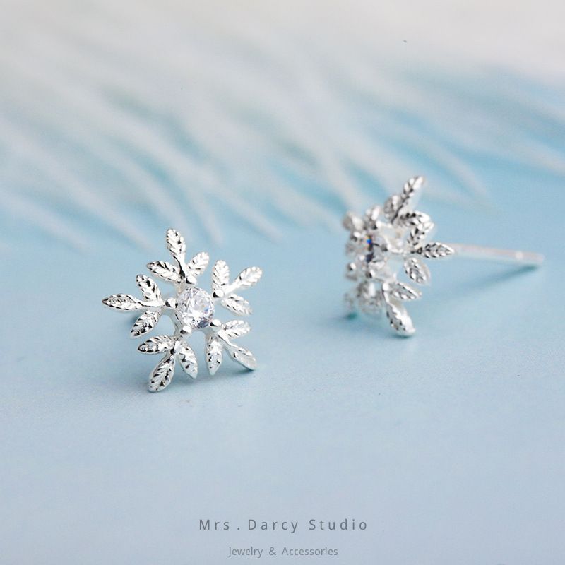 MRS.D【In Stock】100% Sterling Silver Fashioned Snowflakes S925 Earrings Stud Earrings Colors of Zircon Jewelry Gift Ear Clips Minimalist Earring Design Jewelry Girls Allergy Free