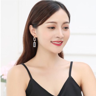 Hoa tai đính đá dự tiệc