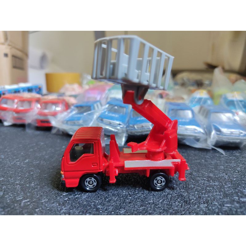 Xe mô hình Tomica Isuzu ELF