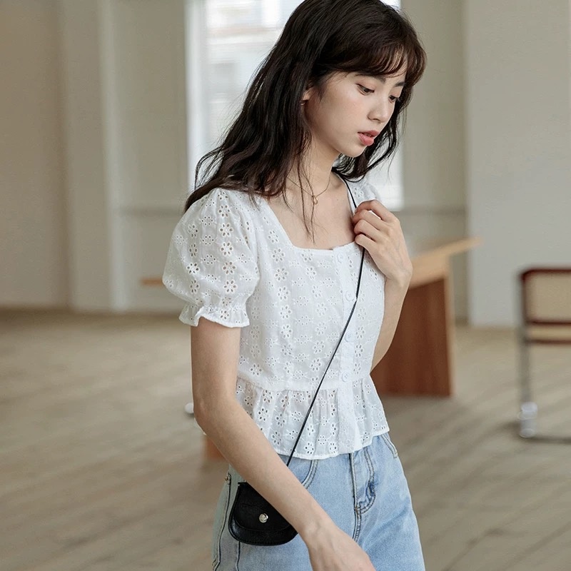 MS701 Áo sơ mi cộc tay cổ vuông tay bồng thêu hoa nổi vintage