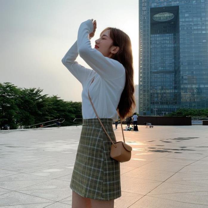 Yena Chân váy ngắn lưng cao họa tiết kẻ sọc theo phong cách retro | BigBuy360 - bigbuy360.vn