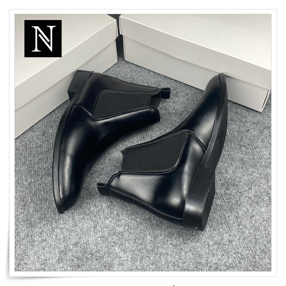 Chelsea boot màu đen da su đế khâu chắc chắn, có bảo hành full box.