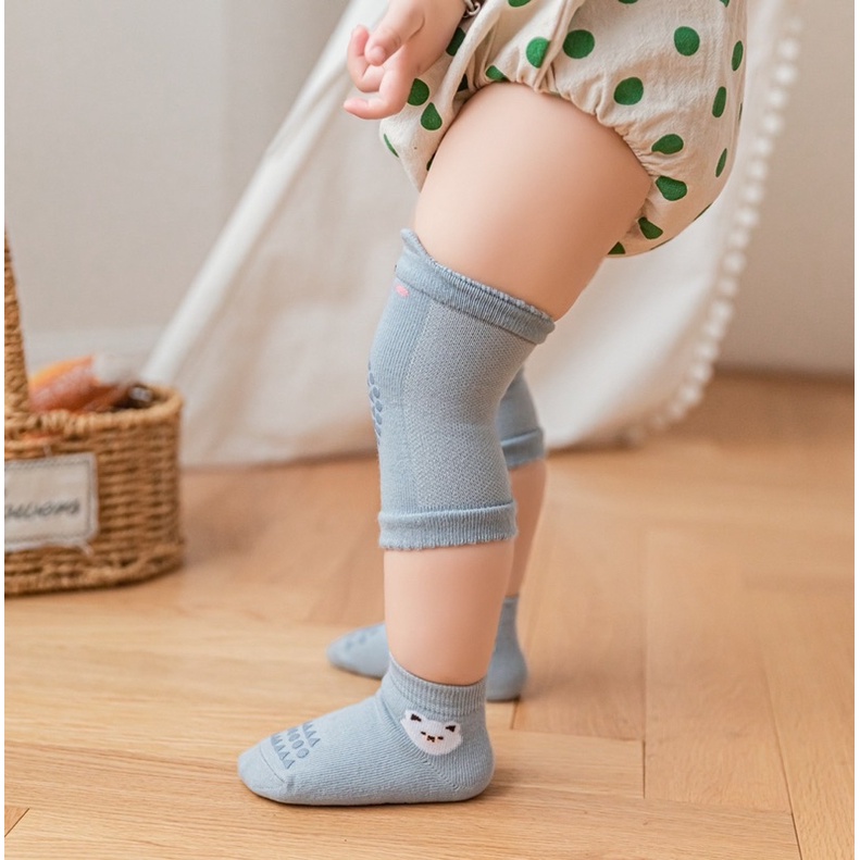 Set vớ + tất tập bò cho bé chống trợt