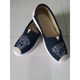 Giày slip-on đầu người đen - trắng