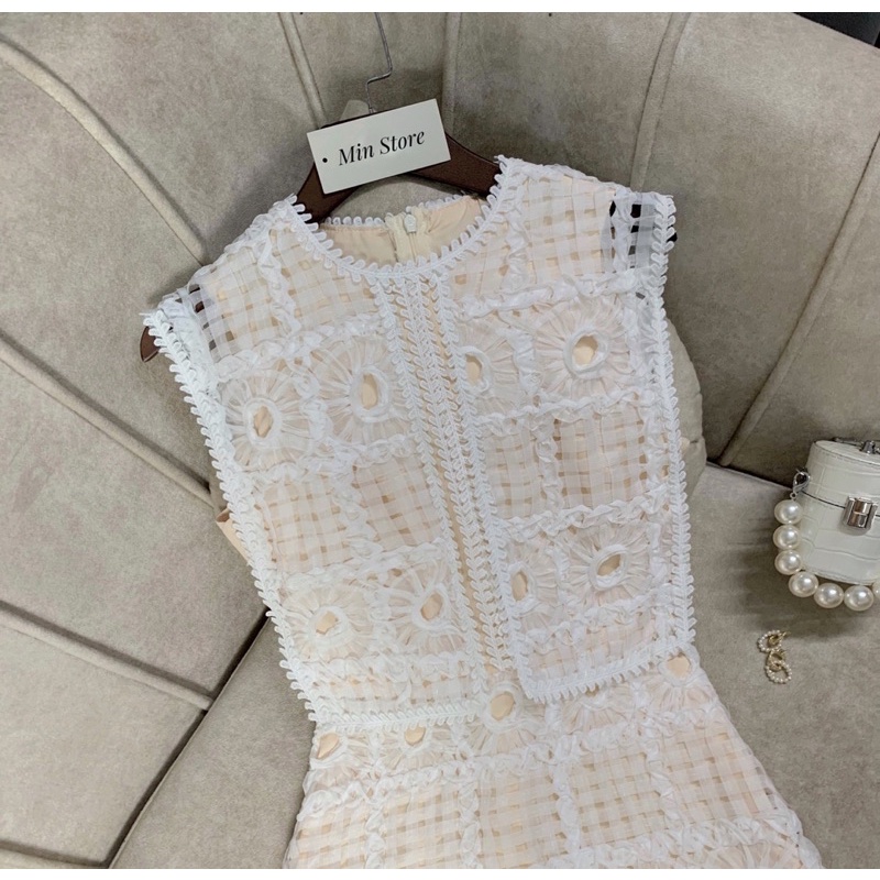 Siêu phẩm váy ren