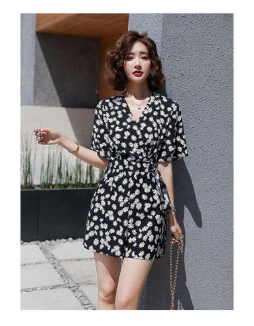 Hàng nhập - Jumpsuit ngắn voan in hoa cúc nhí, bộ jum short đùi ống rộng trẻ trung sang chảnh