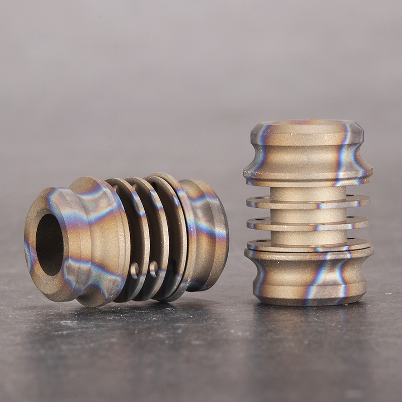 Mặt Dây Chuyền Hình Ống Gas Tritium Phát Sáng Trong Bóng Tối 15 Năm Bằng Hợp Kim Titan CNEDC