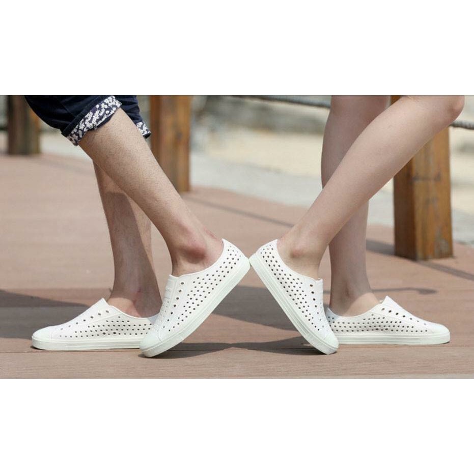 [TẶNG 4 JITBIZT GẮN GIÀY] - Giày NhựaĐi biển- Chất Nhựa E.V.A Siêu Nhẹ, Không Thấm Nước - Shop Cốp Store | BigBuy360 - bigbuy360.vn