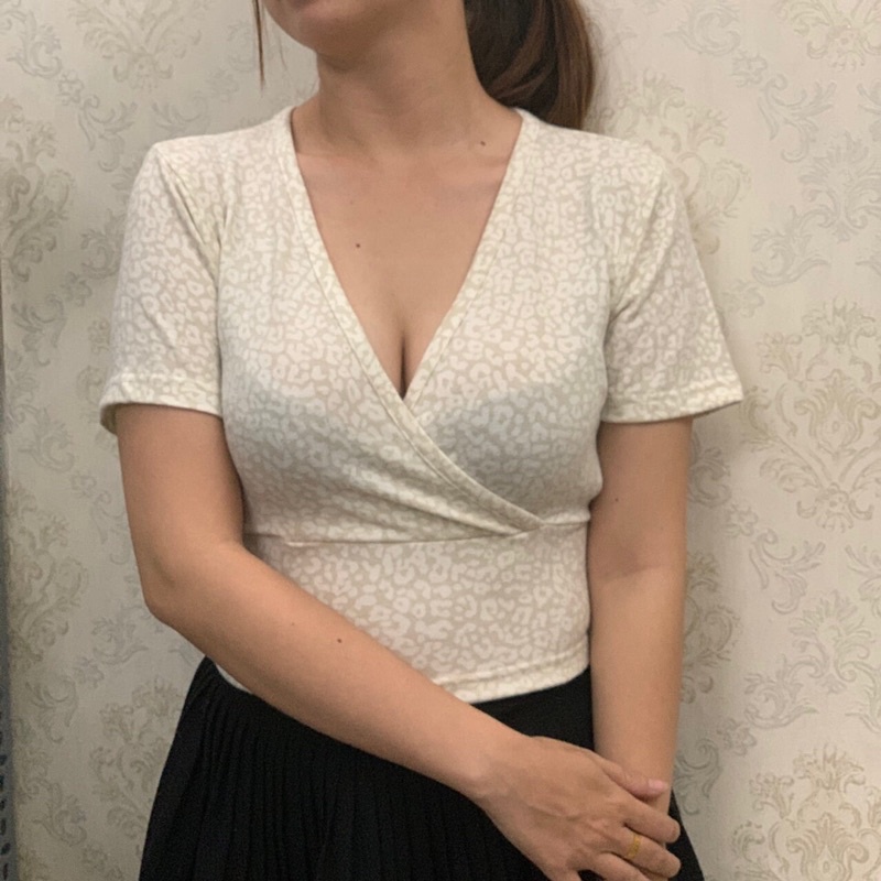 Áo  croptop tay ngắn  bigsize 55-90kg,áo croptop chéo ngực Smile bigsize  AH01