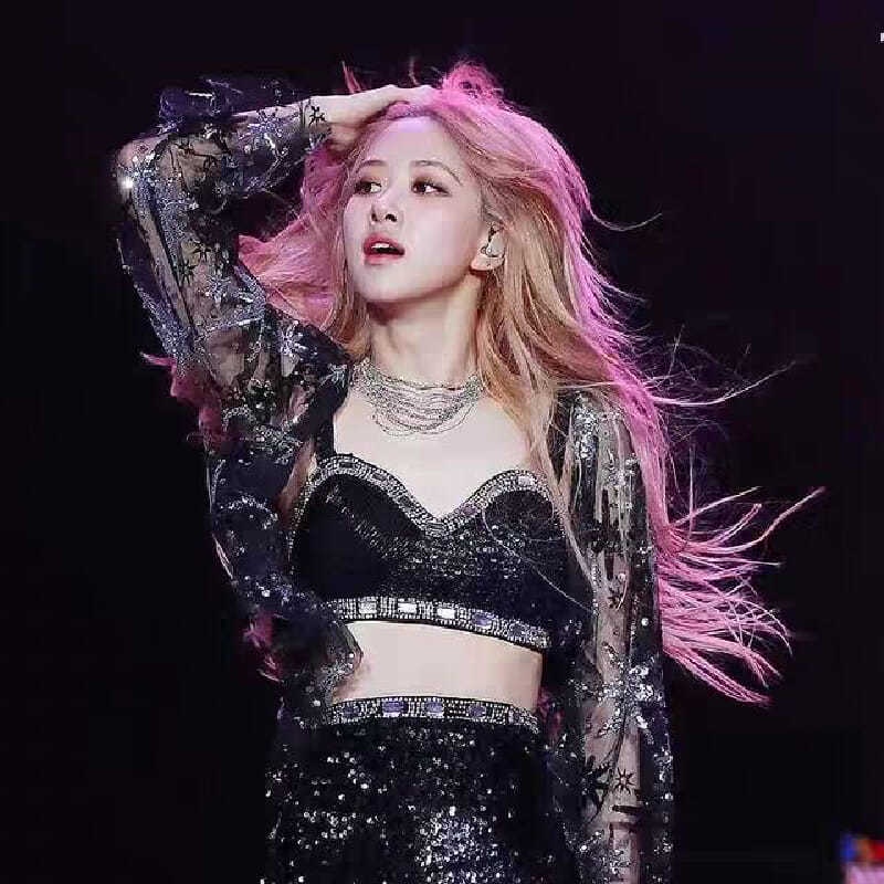 Trang phục biểu diễn Rosé Blackpink, váy Rosé (váy Rose) mùa đen kim sa lấp lánh