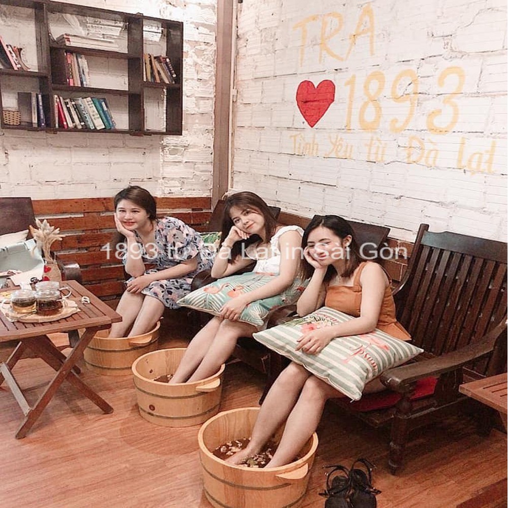 Muối ngâm chân thảo mộc Đà Lạt 1893 giúp ngủ ngon, hỗ trợ các bệnh lí về chân | BigBuy360 - bigbuy360.vn