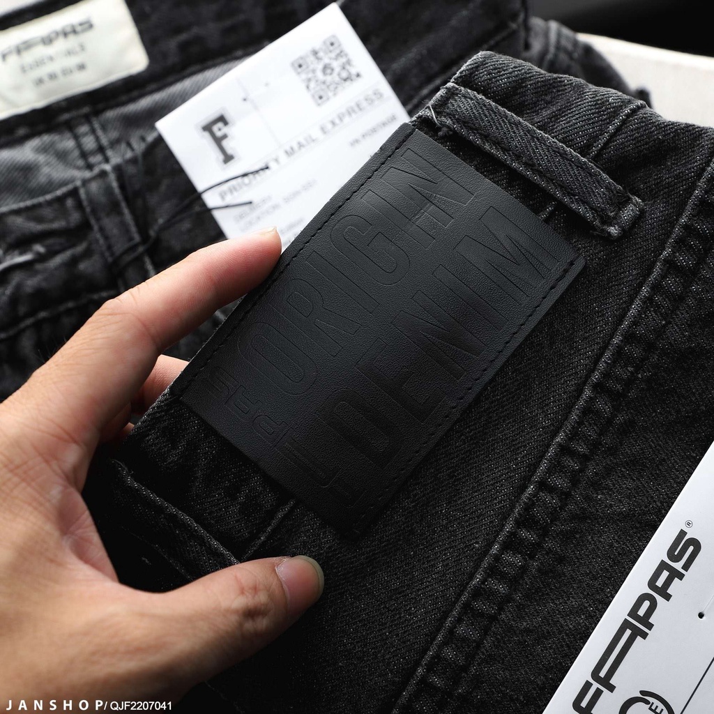 Quần Jean Form Straight Fit Chắc Chắn, Thoải Mái Sẽ Làm Hài Lòng Những Anh Chàng Thích Sự Đơn Giản