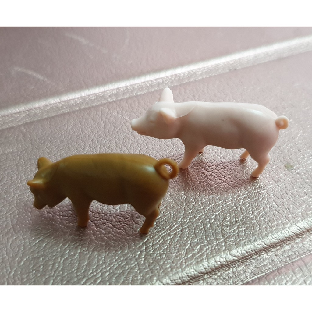 Mô hình con lợn bằng nhựa
