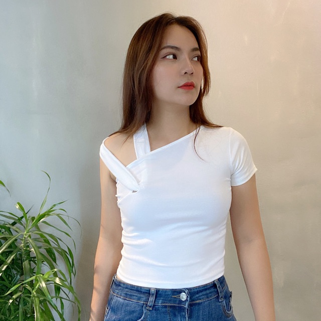 áo thun tay ngắn nữ croptop kiểu lệch vai