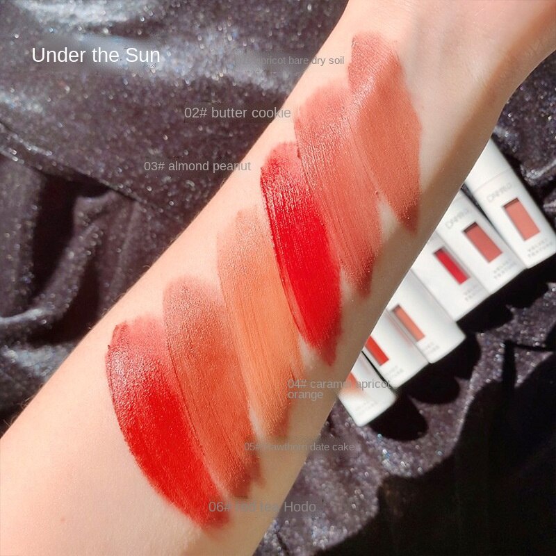 Son Môi Daimanpu Thiết Kế Ống Tròn Nhỏ Gọn Tiện Lợi