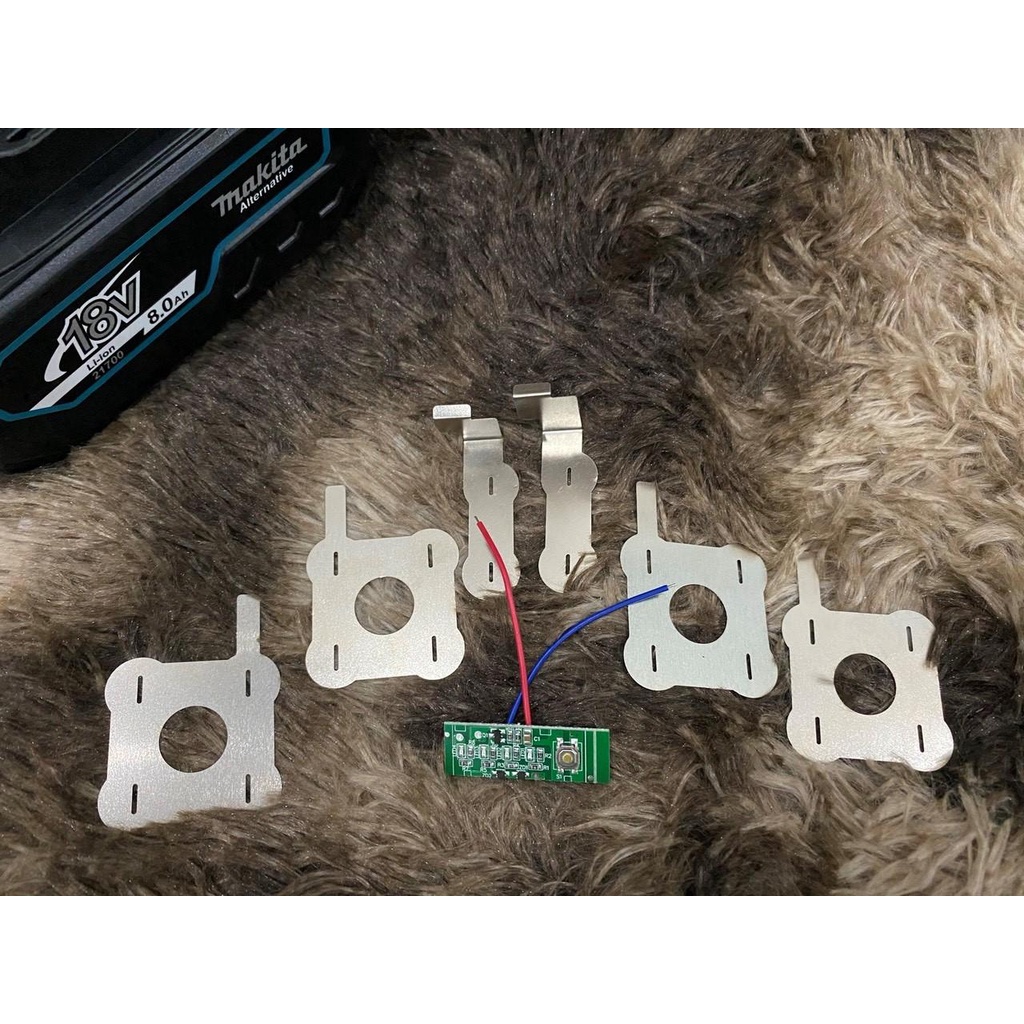 Vỏ mạch Makita 5s-2p 18V 8AH cell 21700 mạch nhận sạc zin, có Led báo pin và tem đáy. BN.