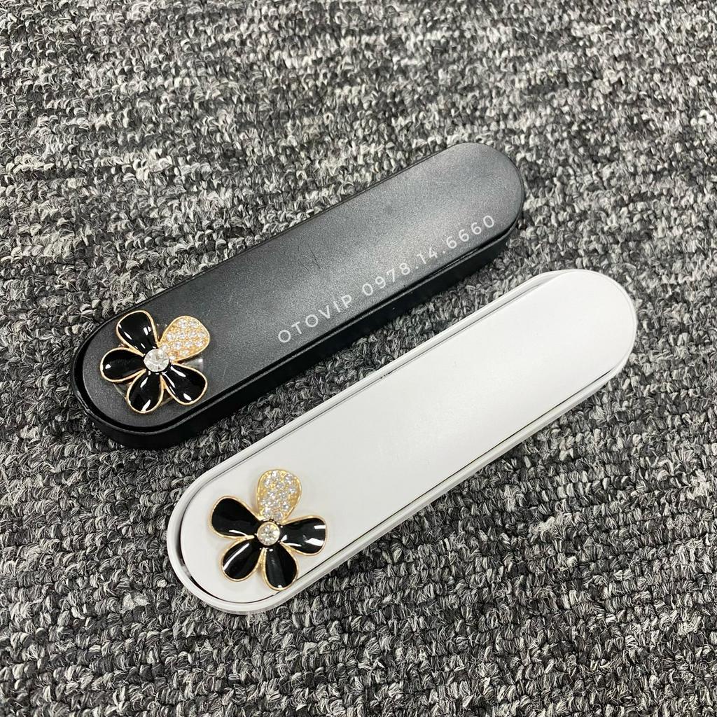 Bảng ghi số điện thoại gắn tablo xe hơi gắn icon cao cấp hoa trà, hoa cúc,...Bảng số đỗ xe ô tô