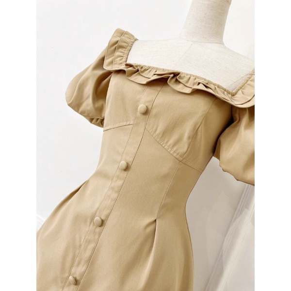 Đầm cổ bèo nút bọc