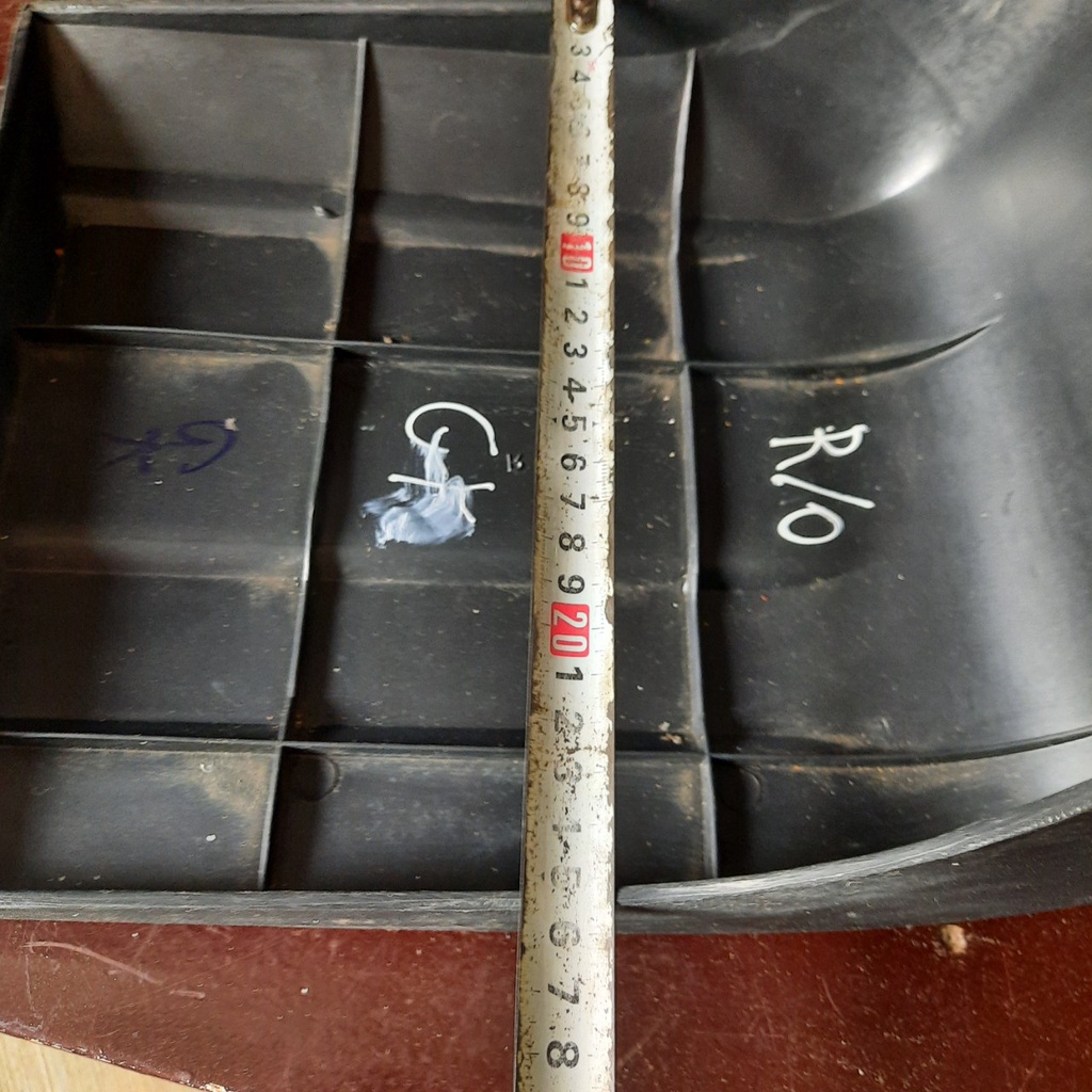 Ốp cản  trước xe Huyndai 5 tấn đời 97,  Kích thước rộng 26cm dài 35cm