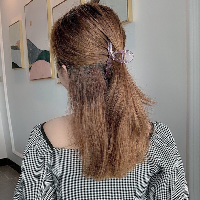 Kẹp tóc càng cua Hàn quốc hot trend màu trong kiểu dáng thắt chéo