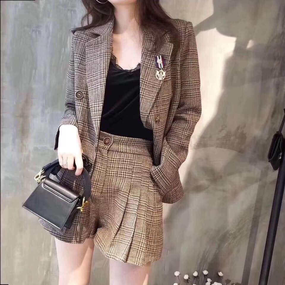 Set 2 món Vest kẻ dạ mix quần sooc xếp ly siêu sang